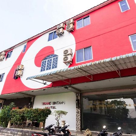 OYO 1703 Terang Bintang Hotel Batam Bagian luar foto