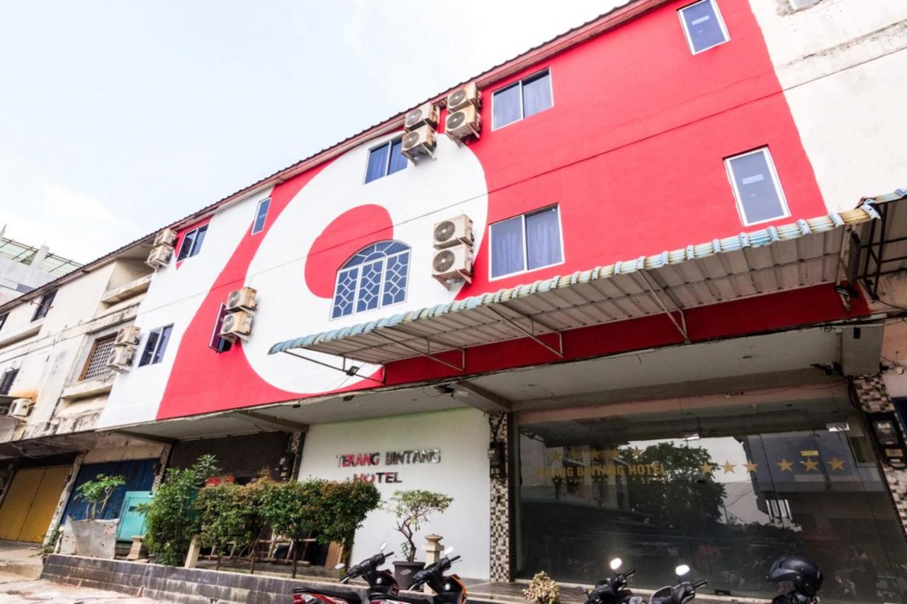 OYO 1703 Terang Bintang Hotel Batam Bagian luar foto