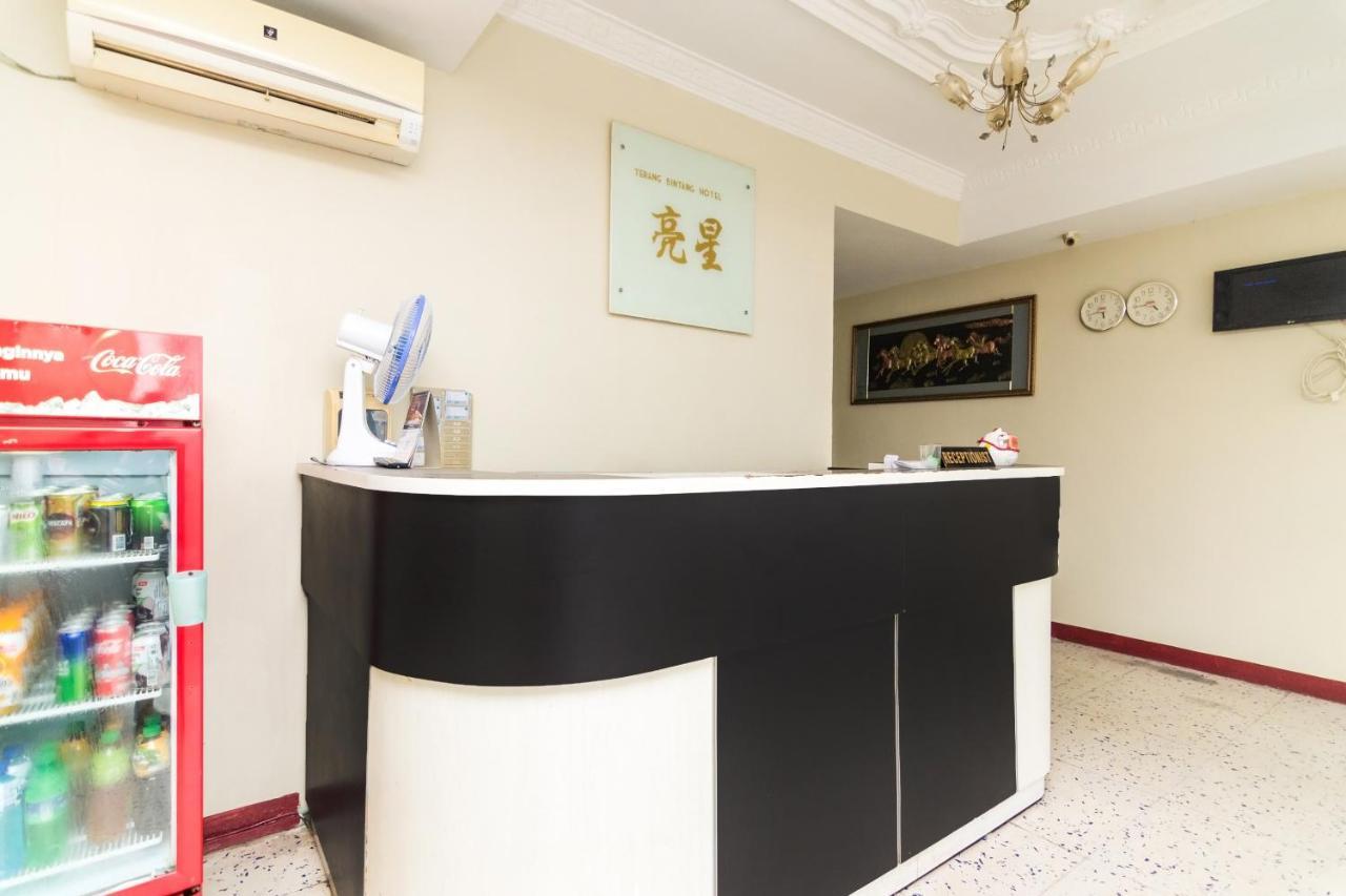 OYO 1703 Terang Bintang Hotel Batam Bagian luar foto