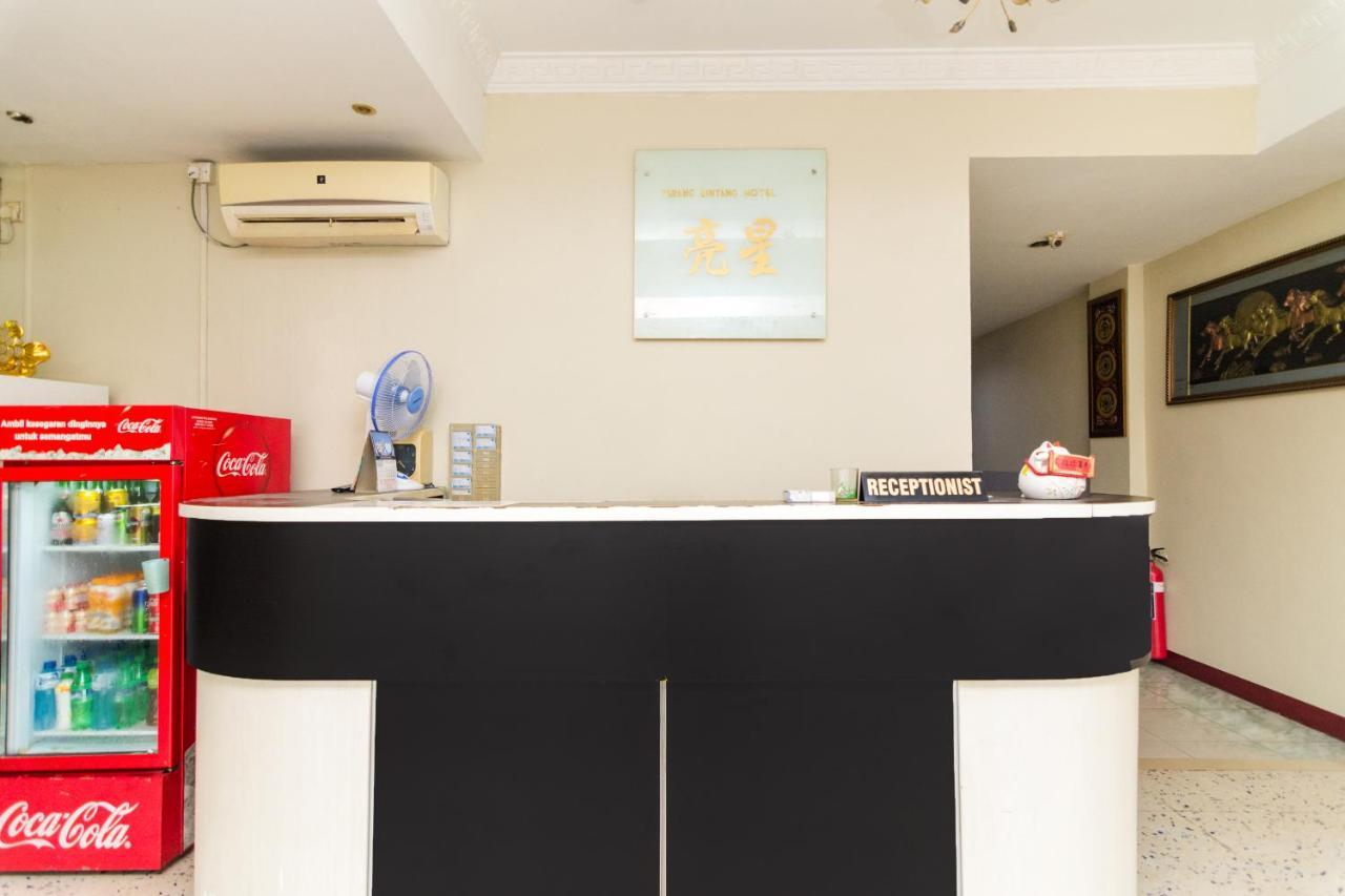 OYO 1703 Terang Bintang Hotel Batam Bagian luar foto