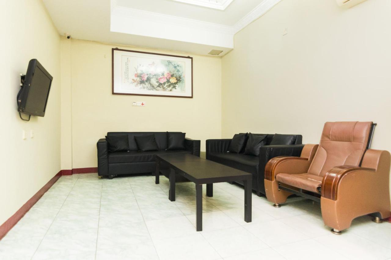 OYO 1703 Terang Bintang Hotel Batam Bagian luar foto