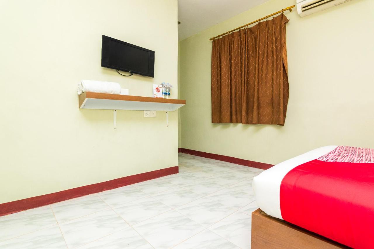 OYO 1703 Terang Bintang Hotel Batam Bagian luar foto