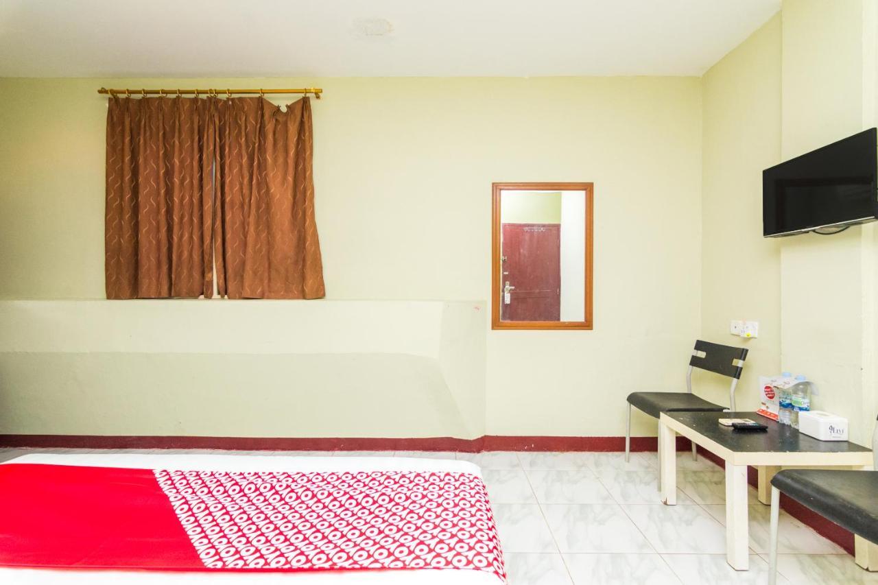 OYO 1703 Terang Bintang Hotel Batam Bagian luar foto