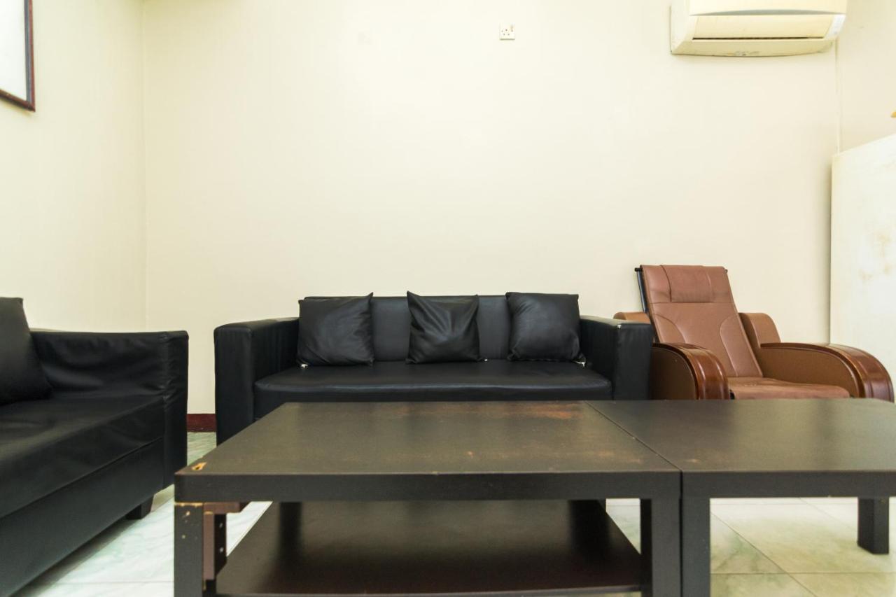 OYO 1703 Terang Bintang Hotel Batam Bagian luar foto