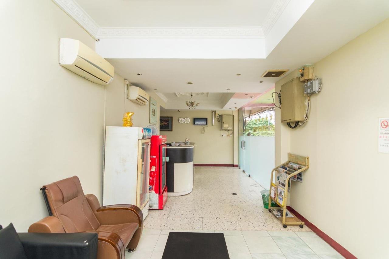 OYO 1703 Terang Bintang Hotel Batam Bagian luar foto