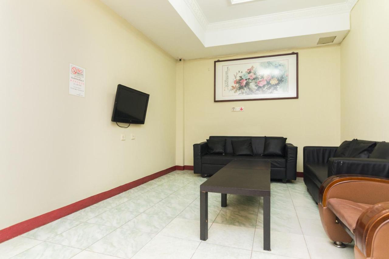 OYO 1703 Terang Bintang Hotel Batam Bagian luar foto