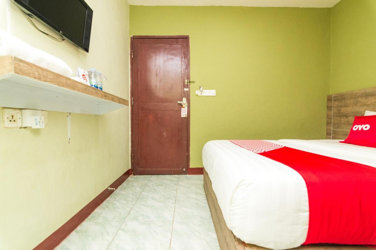 OYO 1703 Terang Bintang Hotel Batam Bagian luar foto