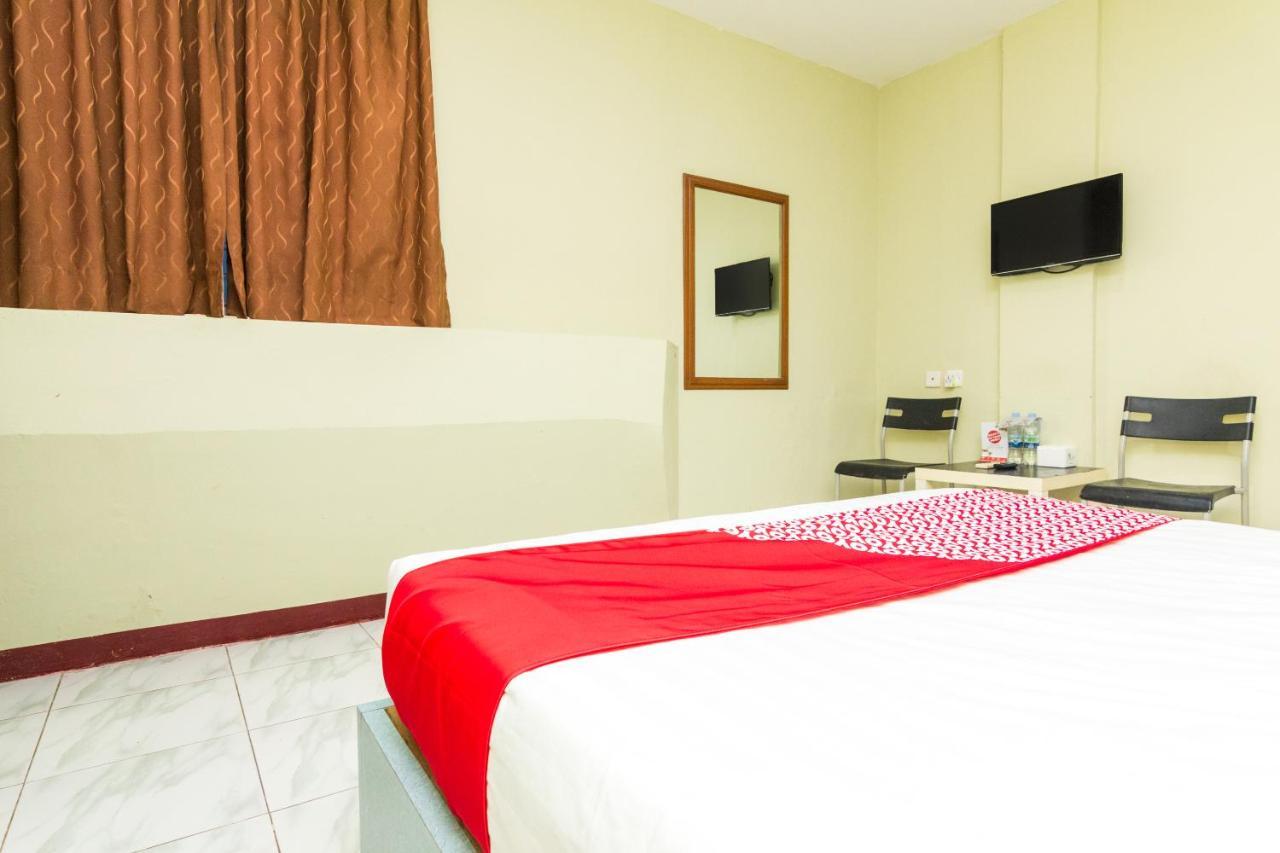 OYO 1703 Terang Bintang Hotel Batam Bagian luar foto