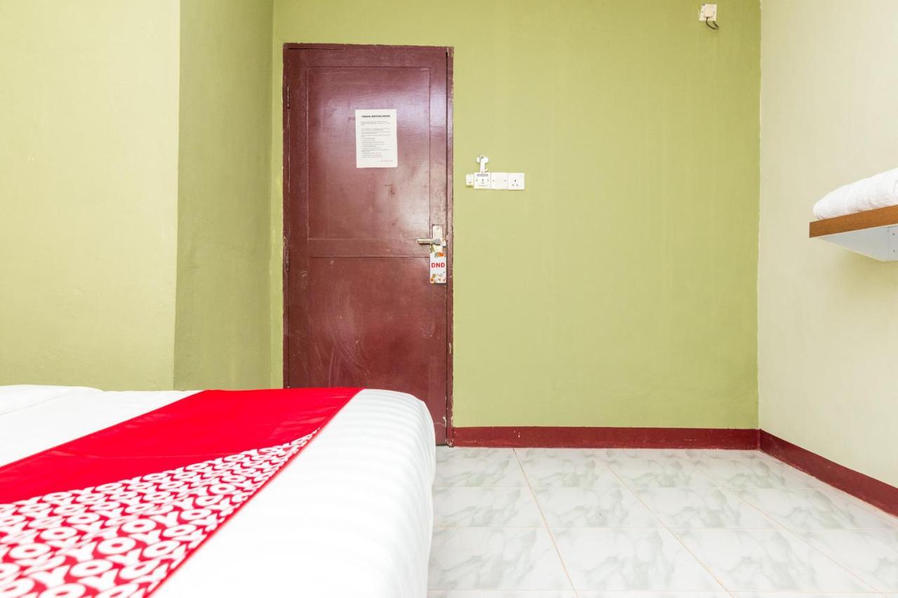 OYO 1703 Terang Bintang Hotel Batam Bagian luar foto