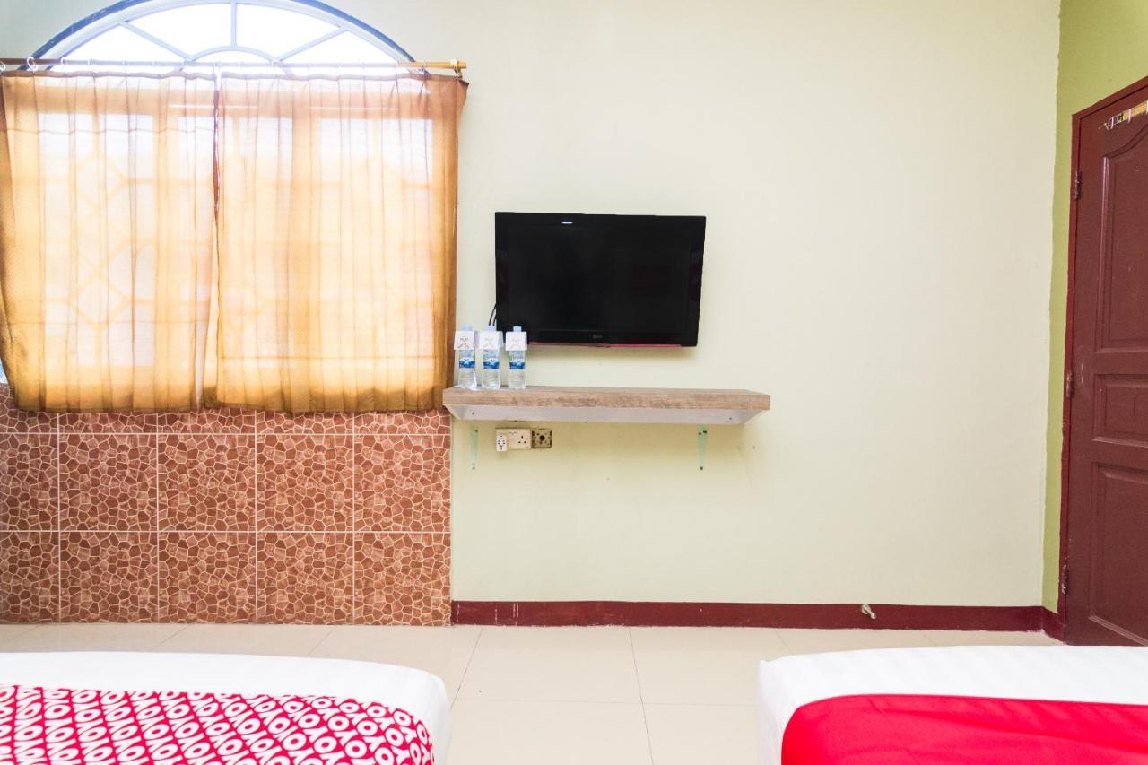 OYO 1703 Terang Bintang Hotel Batam Bagian luar foto