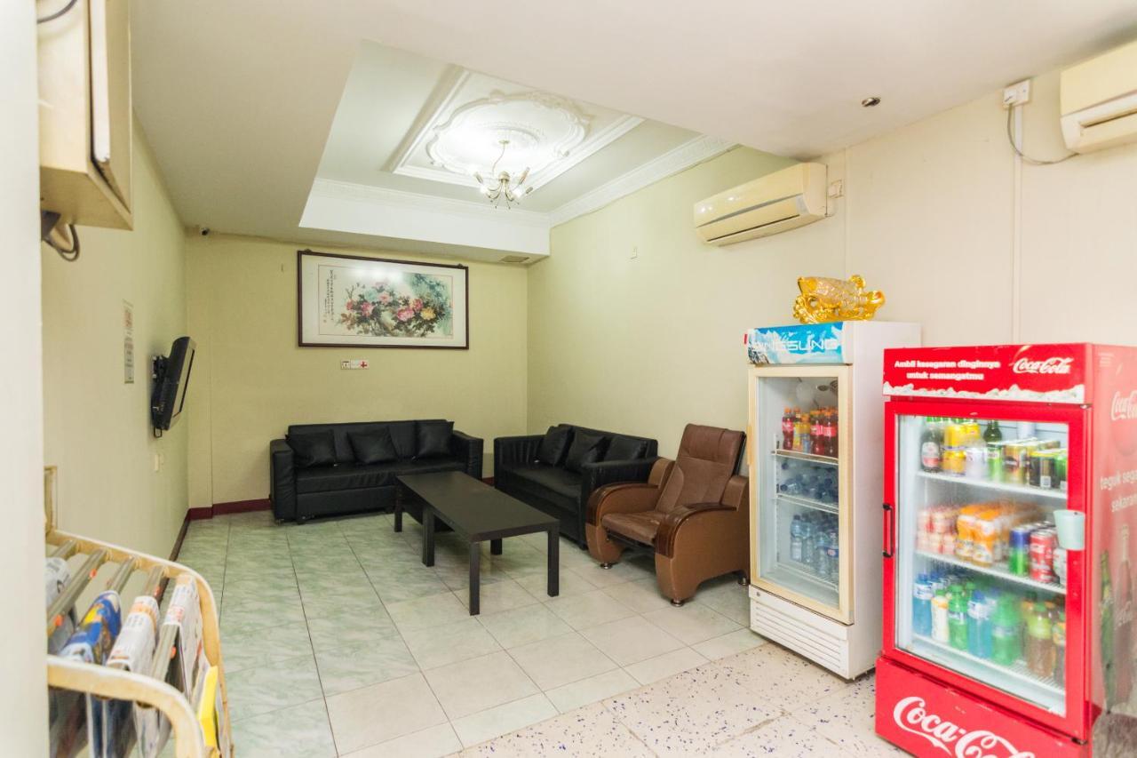 OYO 1703 Terang Bintang Hotel Batam Bagian luar foto